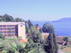Apartment in a residence on Lake Maggiore near the beach